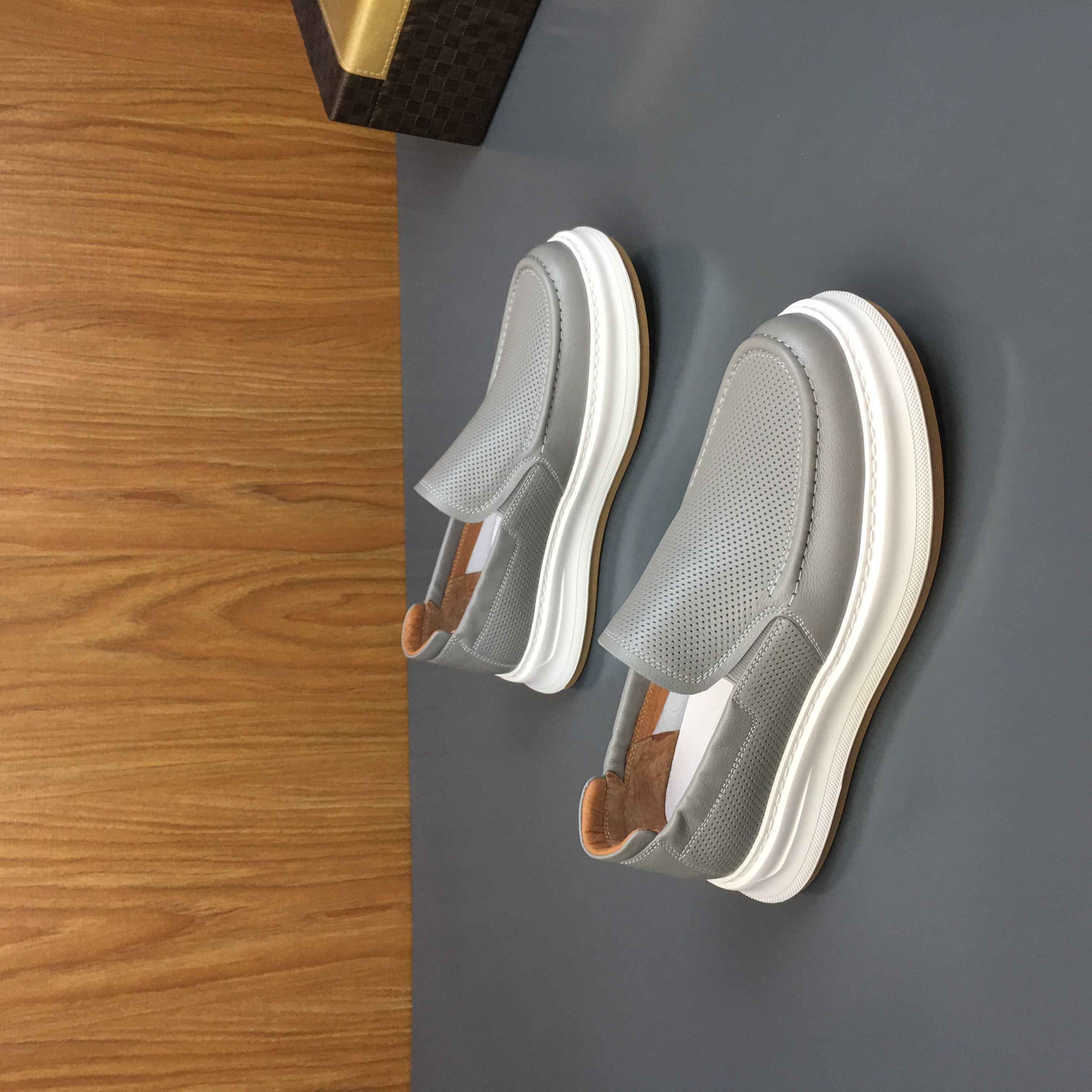 2025夏季新款软底百搭轻质潮鞋冲孔透气一脚蹬厚底懒人鞋乐福鞋男