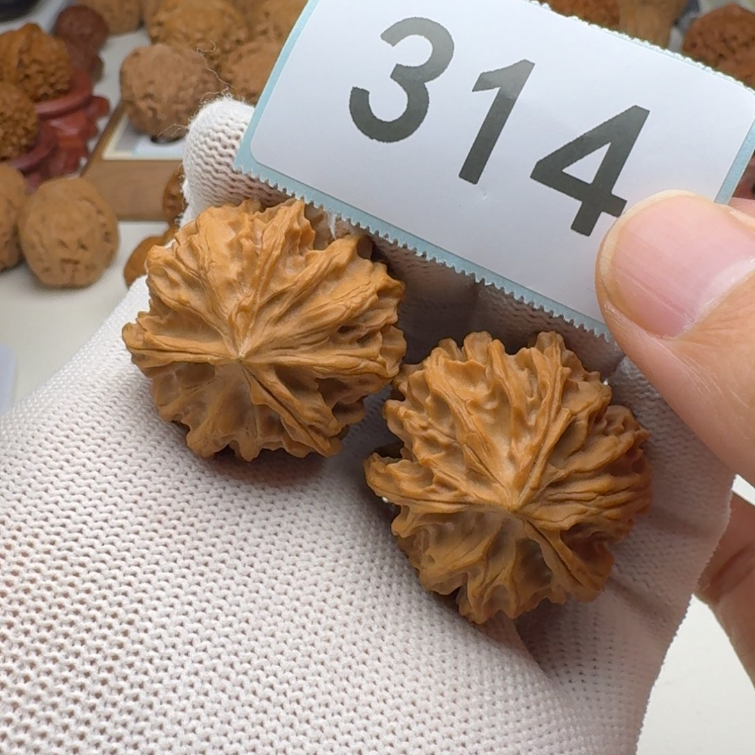 @****把件文玩核桃三棱 35 