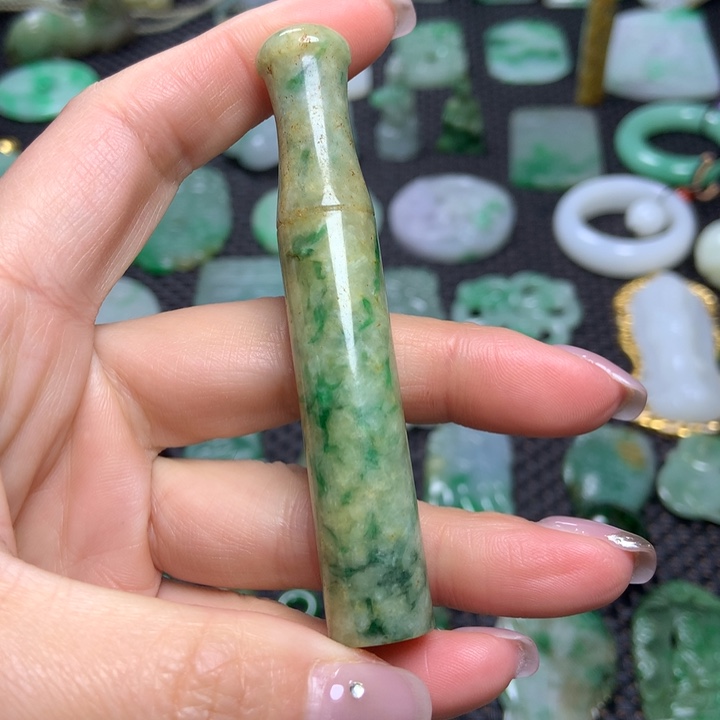 翡翠挂件未镶嵌……