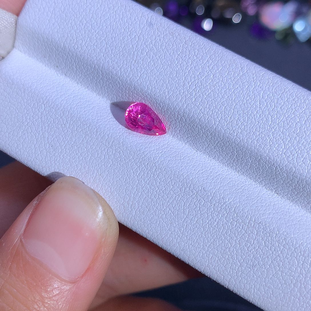 尖晶石裸石未镶嵌马亨盖1.06ct