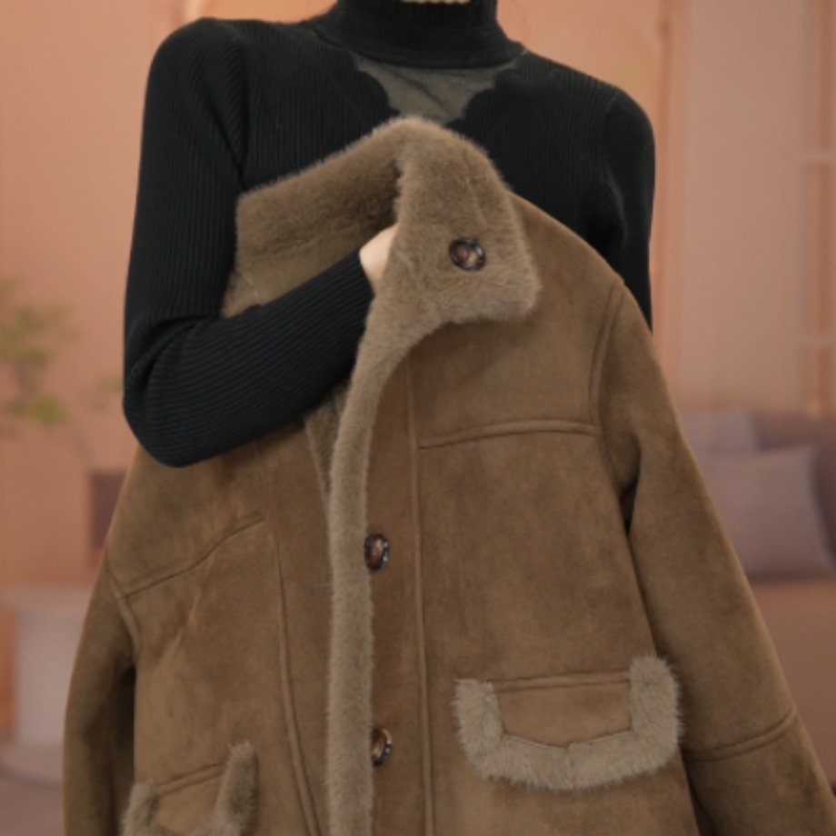 进口高级澳洲毛毛一体外套女2025冬新款保暖绒毛外套中老年上衣女