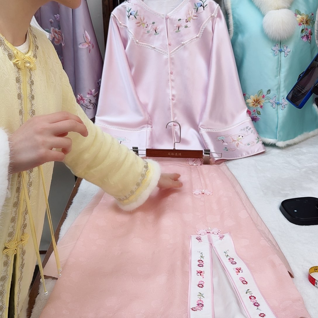 刺绣真丝橘粉色半身裙 四季款