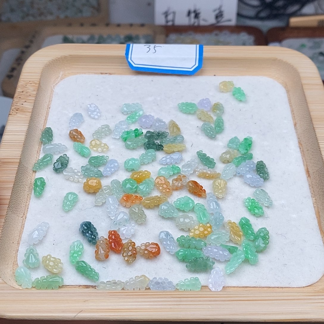 翡翠颈饰未镶嵌葡萄1个