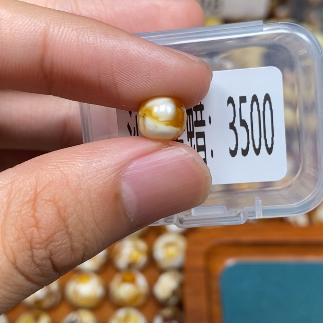 蜜蜡未镶嵌珠宝奇石3500