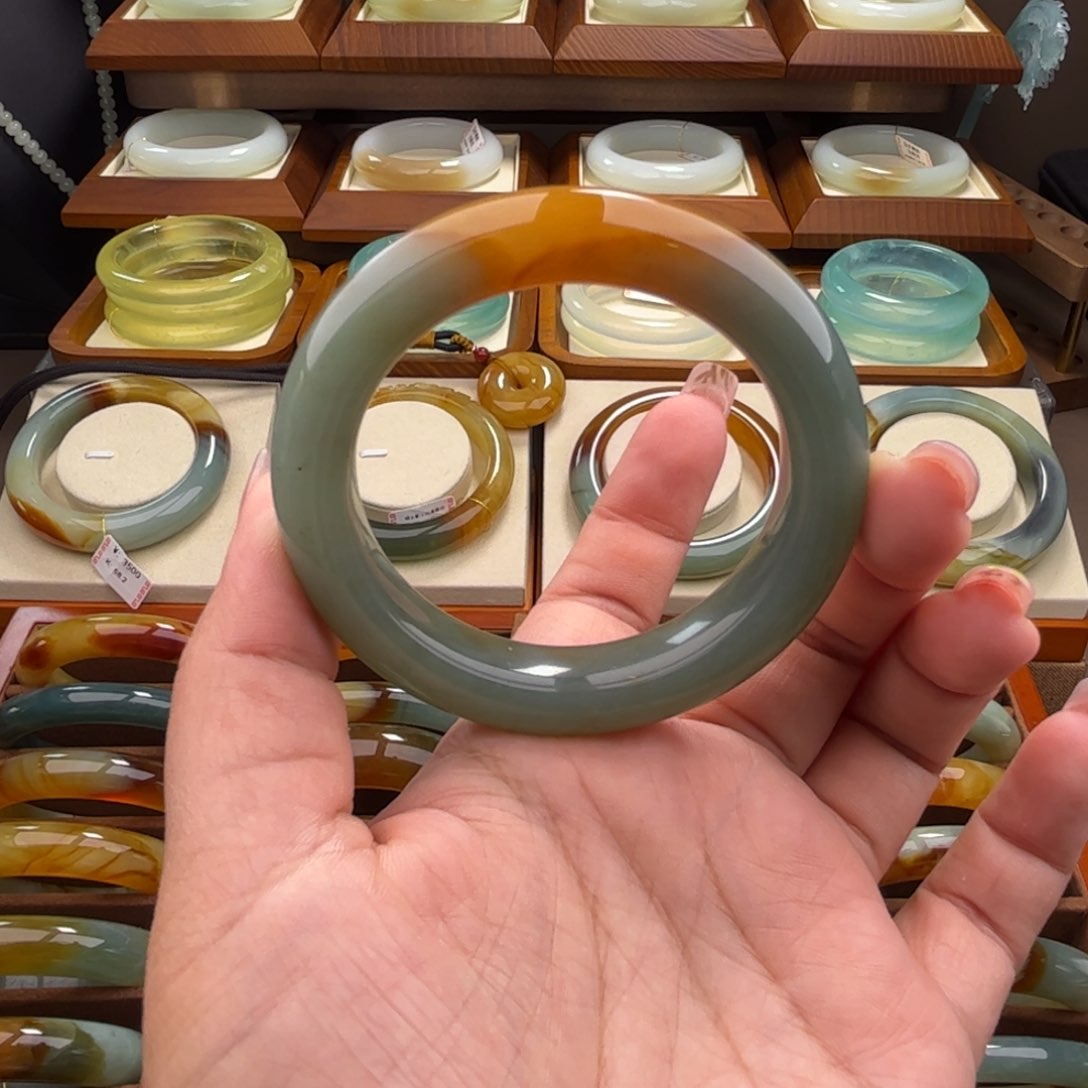 蛇纹石玉手镯未镶嵌