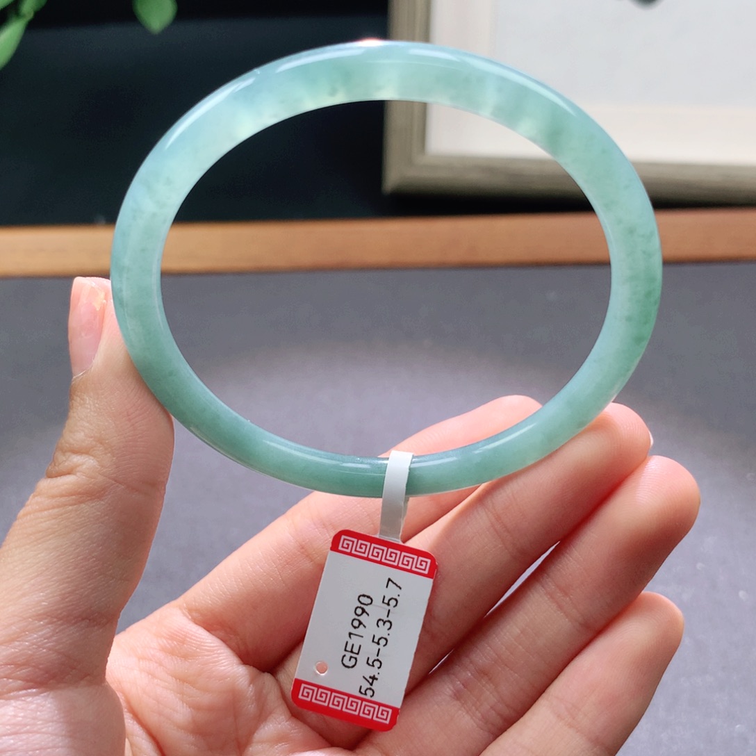 翡翠手镯未镶嵌天然翡翠手镯