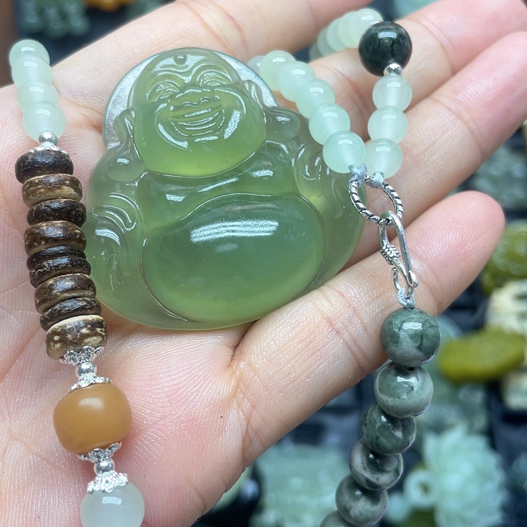 蛇纹石玉未镶嵌颈饰