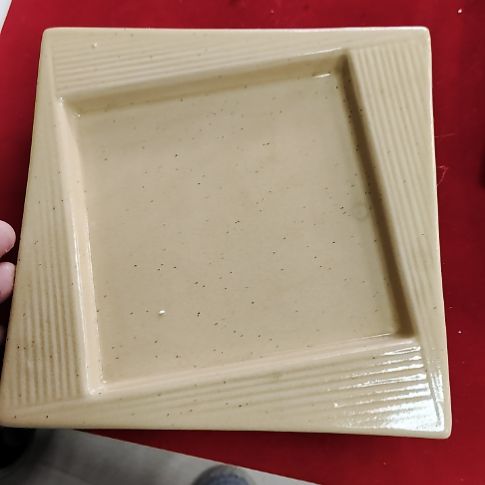 瓷片瓷片，各种摆件，沙锅！