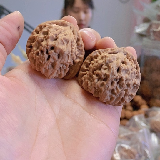 【闪购商品】把件文玩核桃39白狮子老树