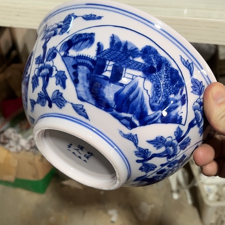 瓷片/////直径19.5厘米。红西西。