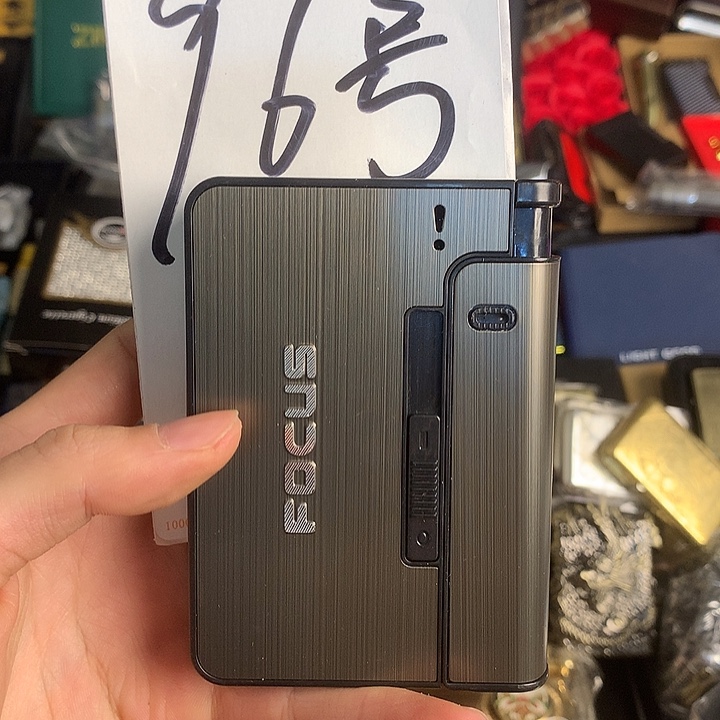96号烟盒打火机一个