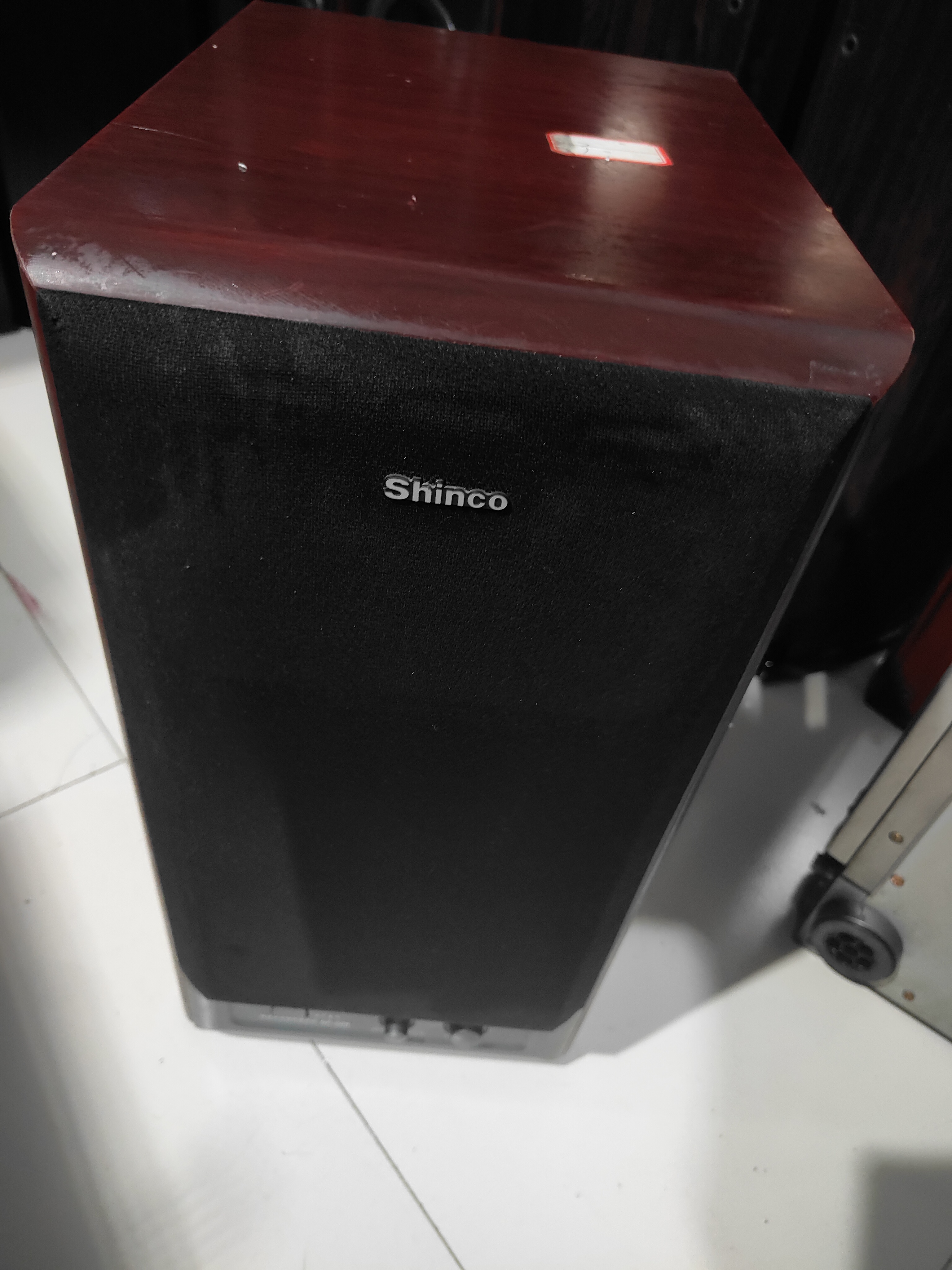 8新  不包邮，有源低音炮一只，运费到付