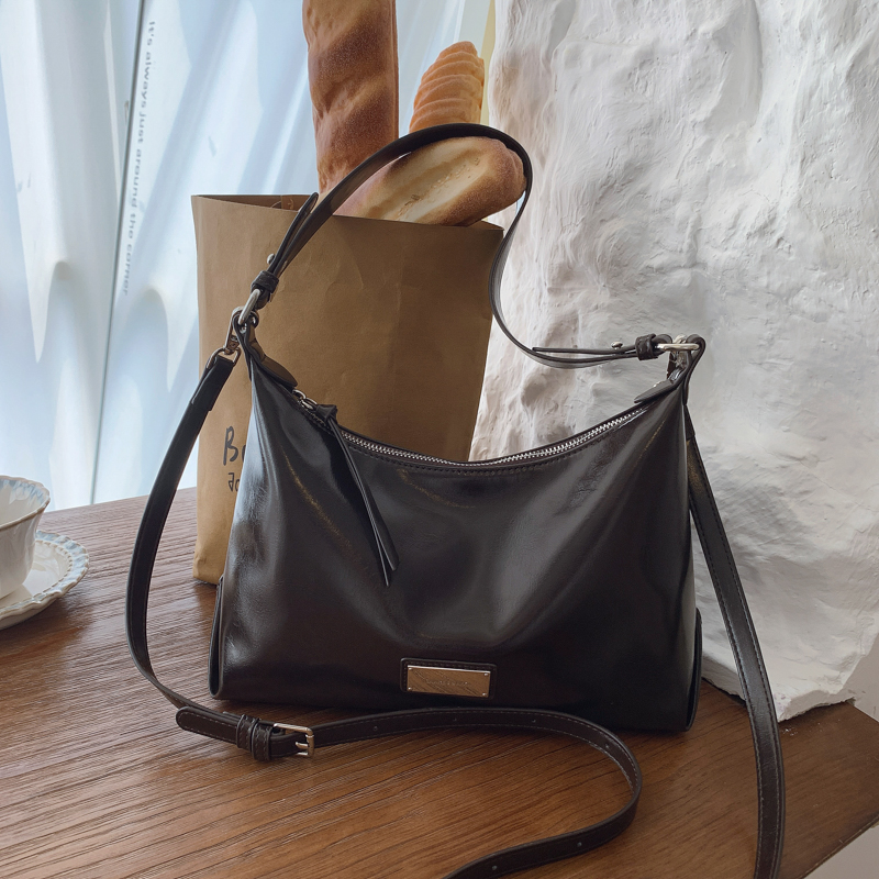 高级感腋下包包女秋冬2025年新款潮复古休闲托特包亮色单肩斜挎包