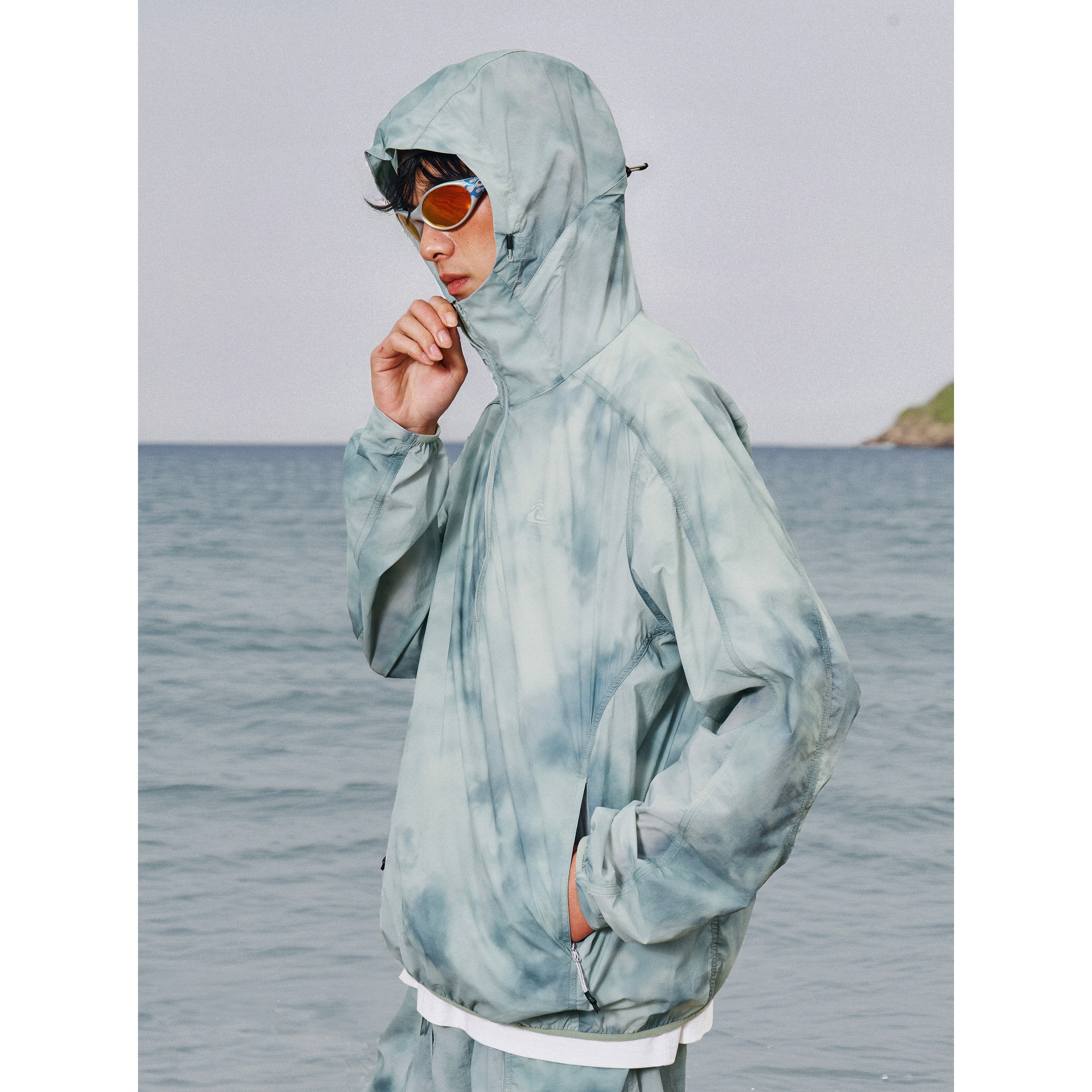 Monterest X Quiksilver联名 UPF40+扎染满印套头连帽防晒服外套