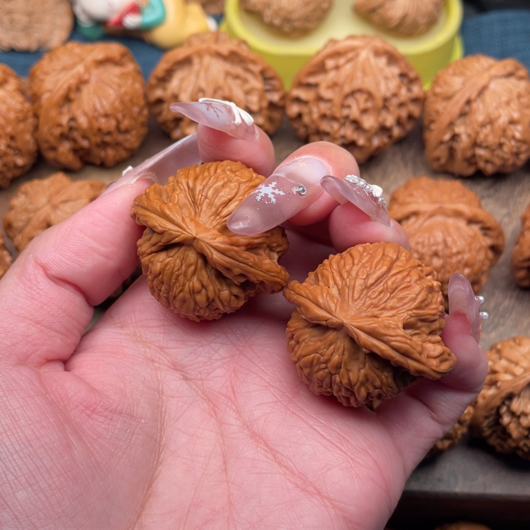 文玩核桃把件全品精配，红皮白狮子38