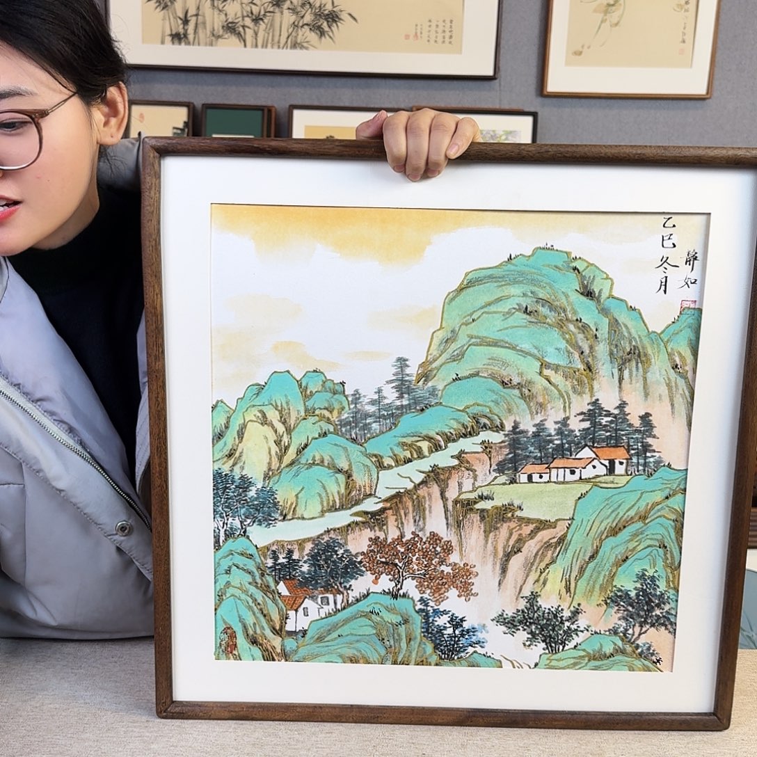 国画手绘带框尺寸： 53*53