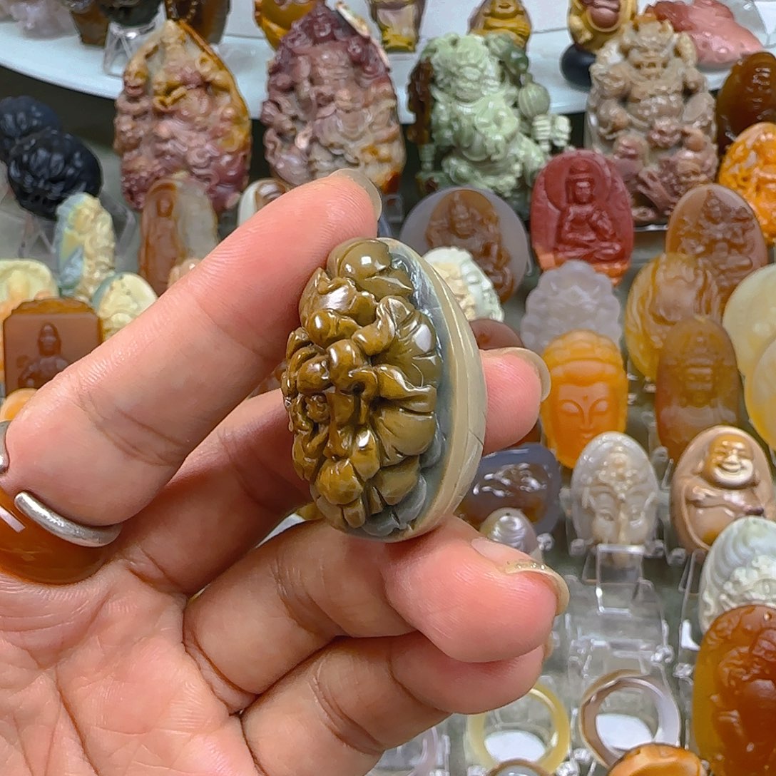 石英质玉吊坠未镶嵌天然阿拉善彩玉纯手工雕刻牡丹花吊坠