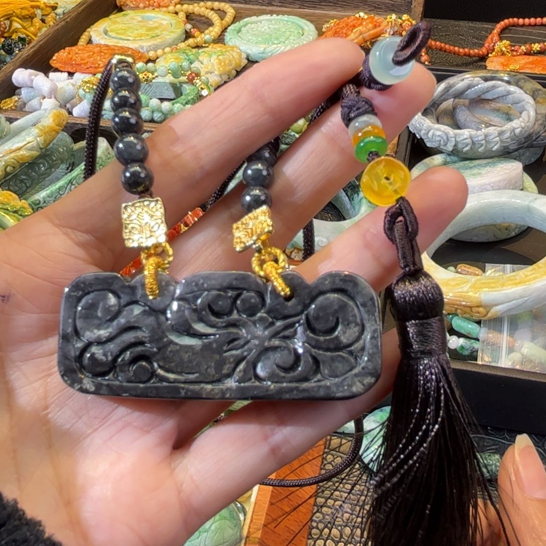 翡翠颈饰未镶嵌待编款