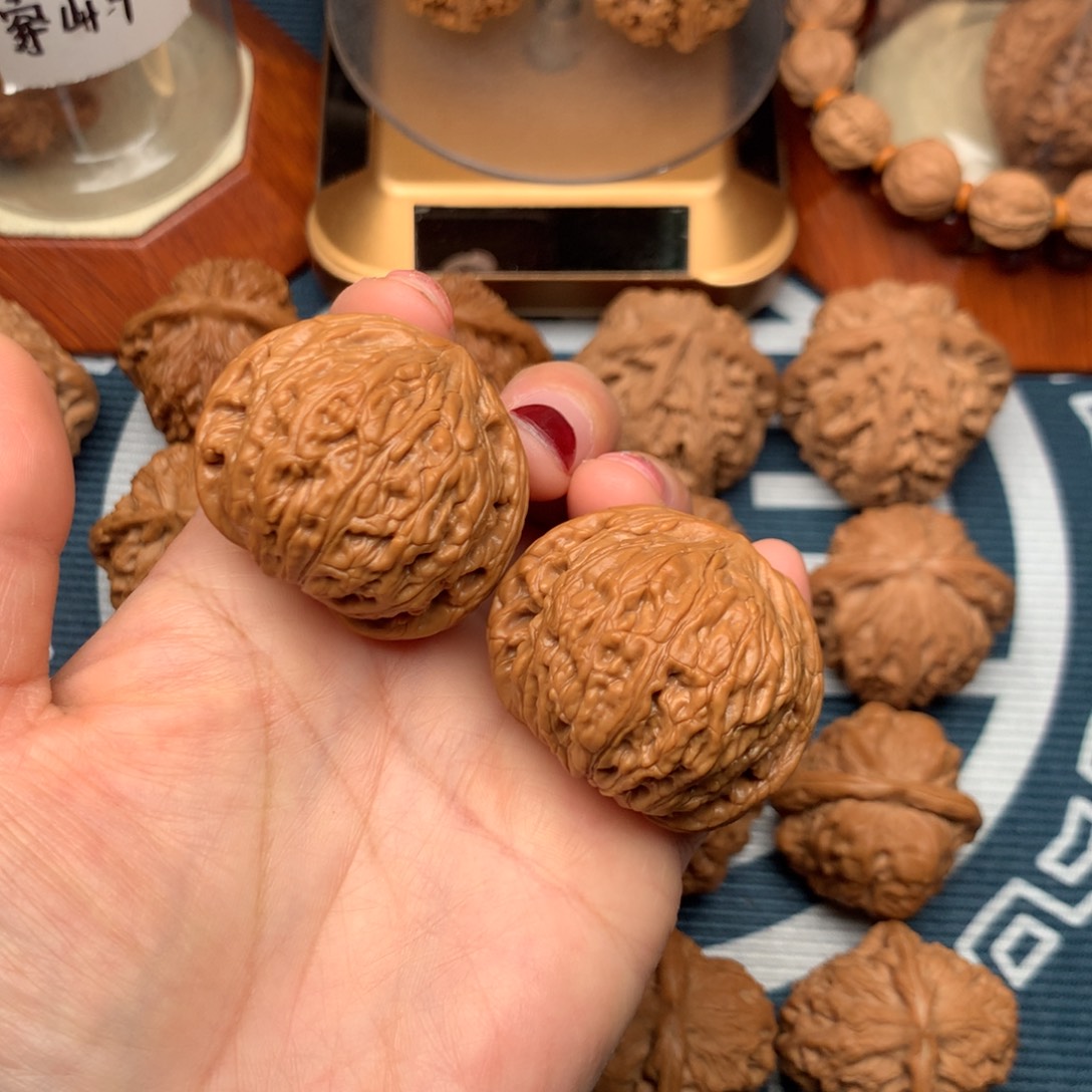 文玩核桃把件绣球40