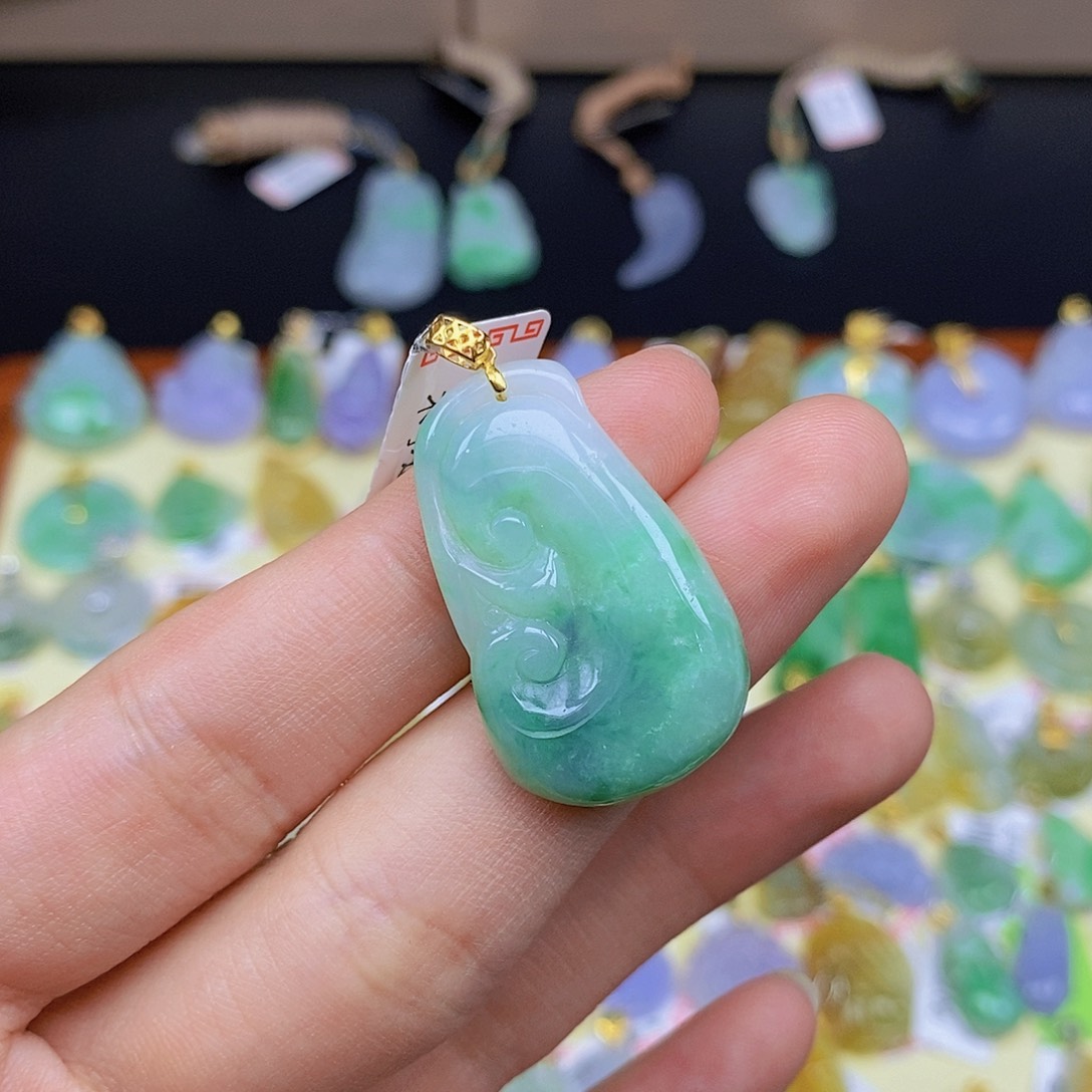 翡翠颈饰18K金镶嵌翡翠