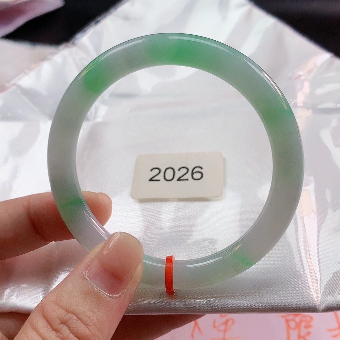 翡翠手镯未镶嵌53圈圆2026
