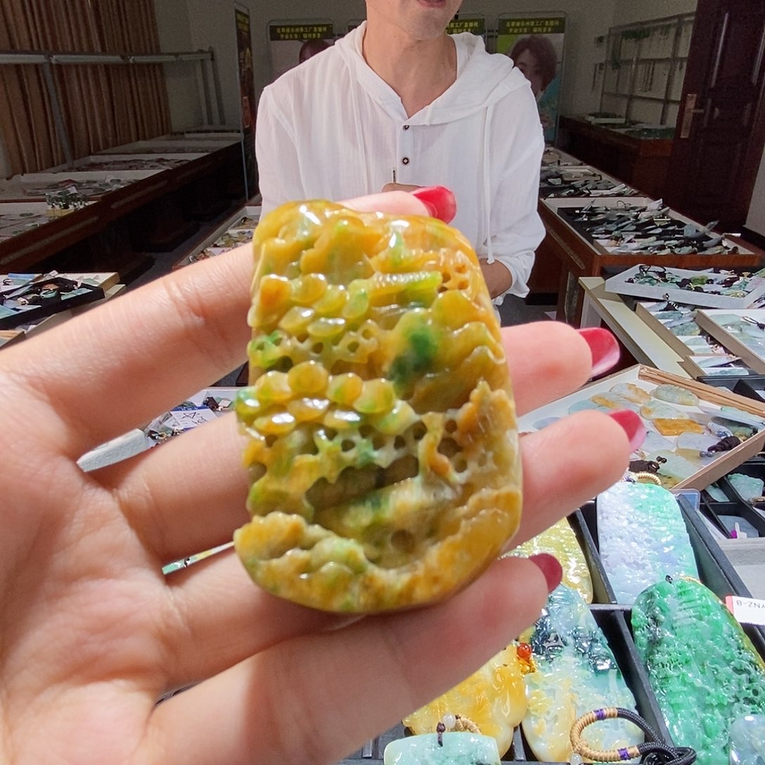 翡翠未镶嵌颈饰翡翠