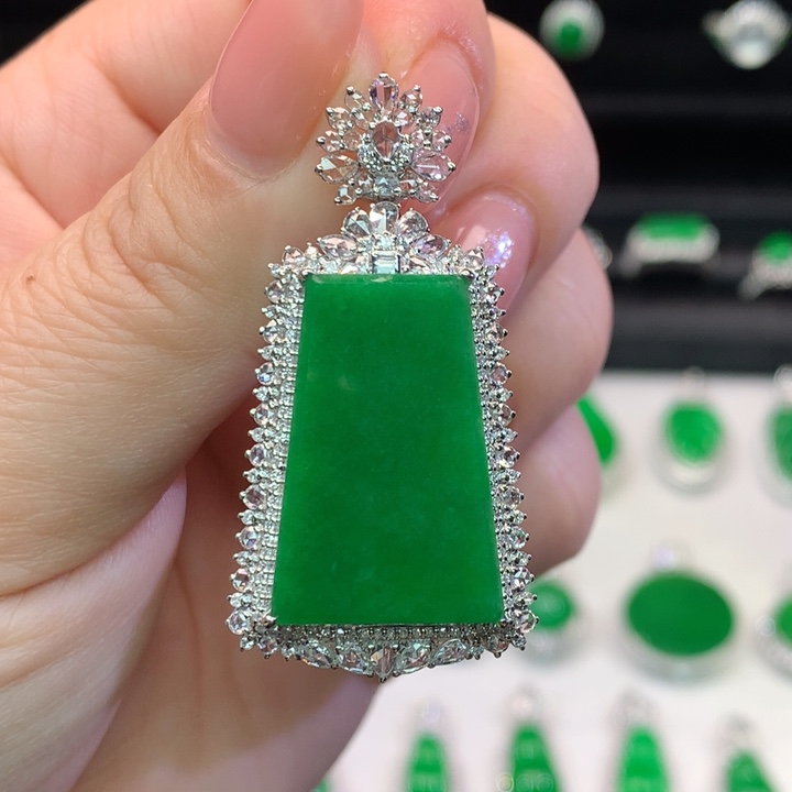 翡翠吊坠(不含链)18K金镶嵌