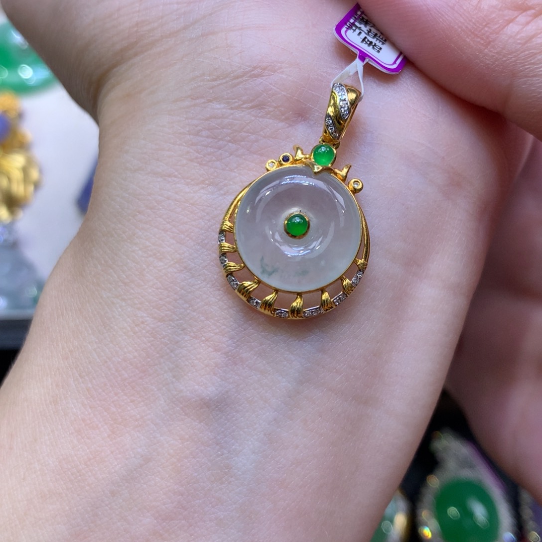 翡翠18K金镶嵌颈饰