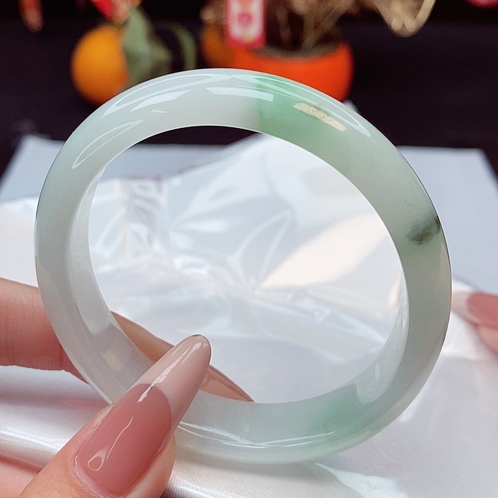 翡翠手镯未镶嵌56圈