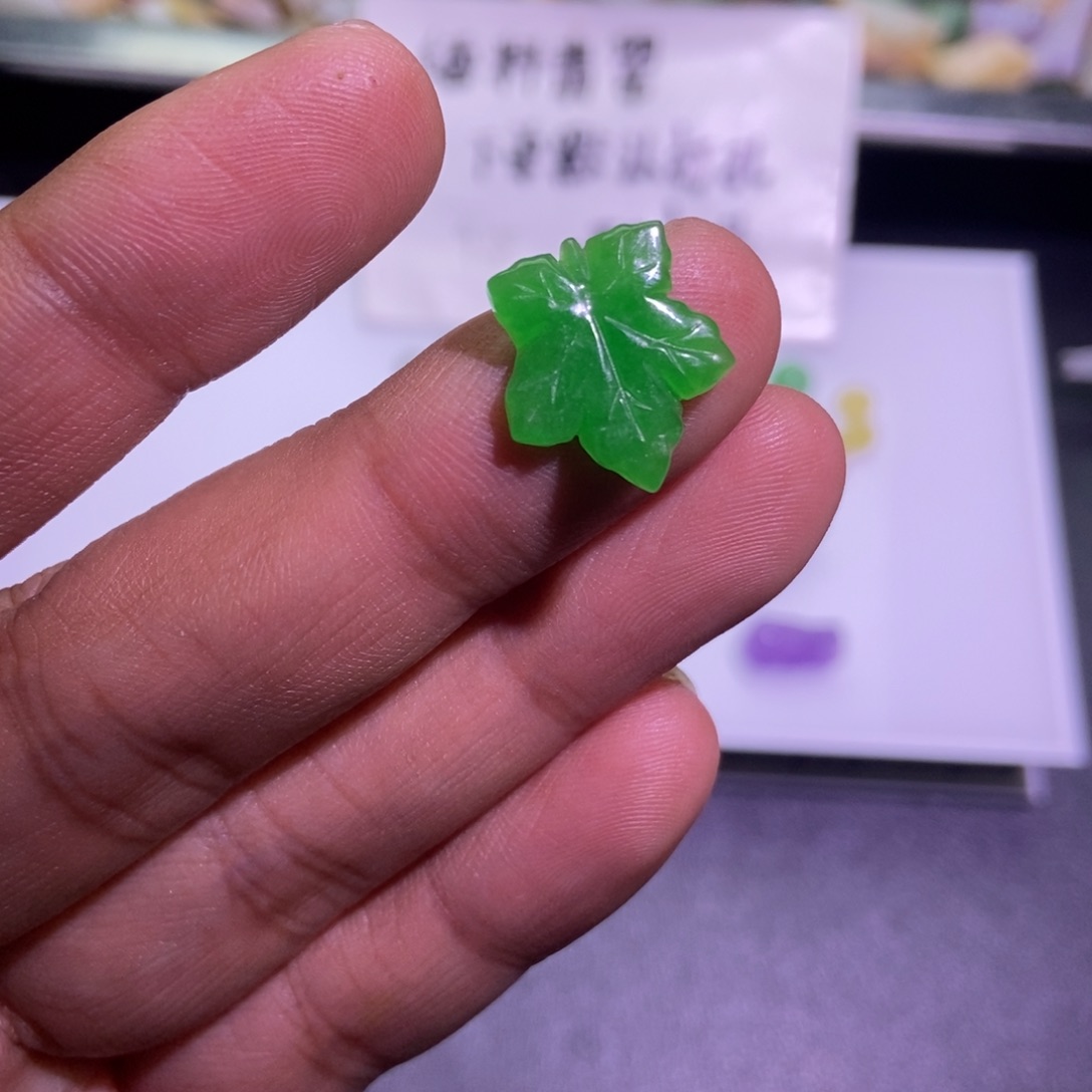 翡翠未镶嵌颈饰吊坠