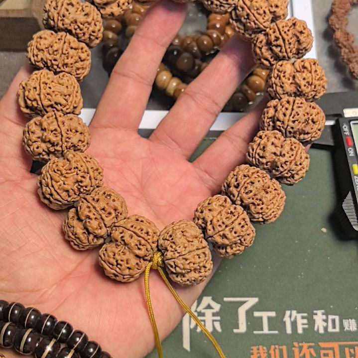 把件金刚菩提五星梅花夹板手持，27左右尺寸，原皮原色，今年新籽