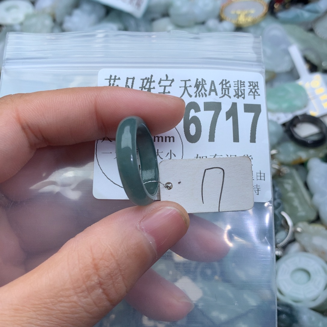 翡翠颈饰未镶嵌6717。