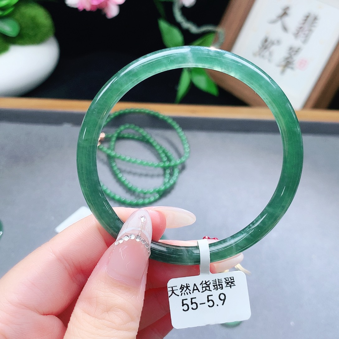 翡翠手镯（圆镯）未镶嵌