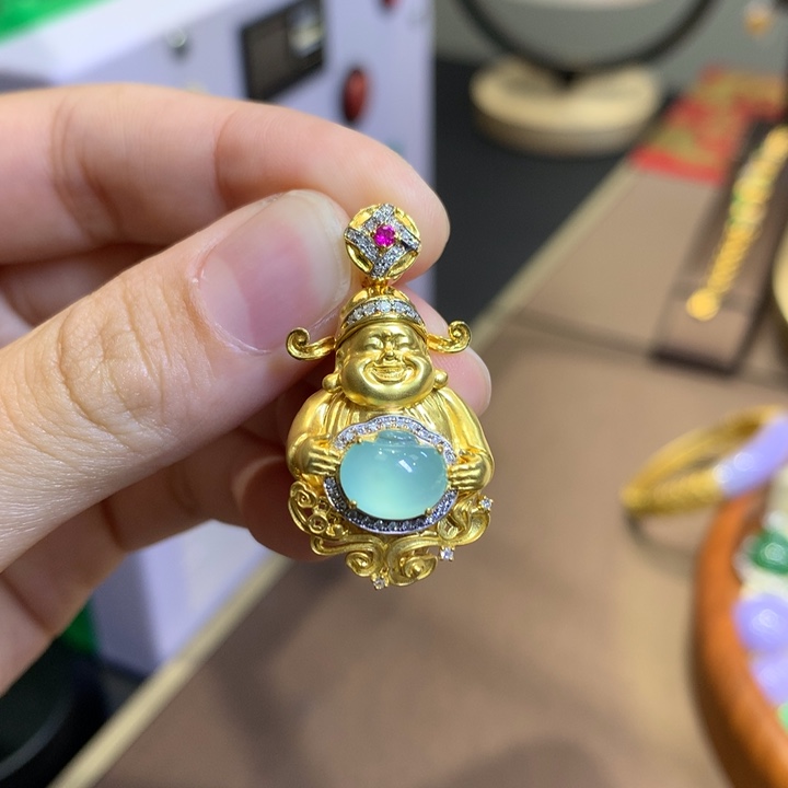 翡翠18K金镶嵌颈饰翡翠