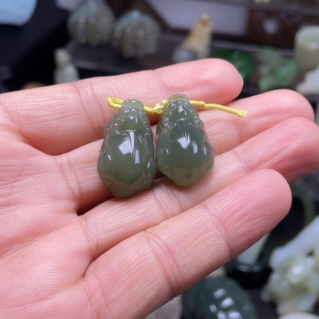 今***比和田玉（糖玉）未镶嵌颈饰