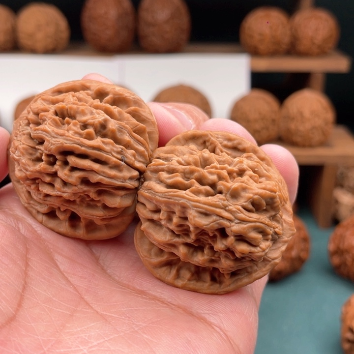 文玩核桃把件小*拉文玩核桃平谷四座楼