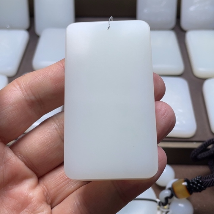 和田玉颈饰未镶嵌单**动无事牌