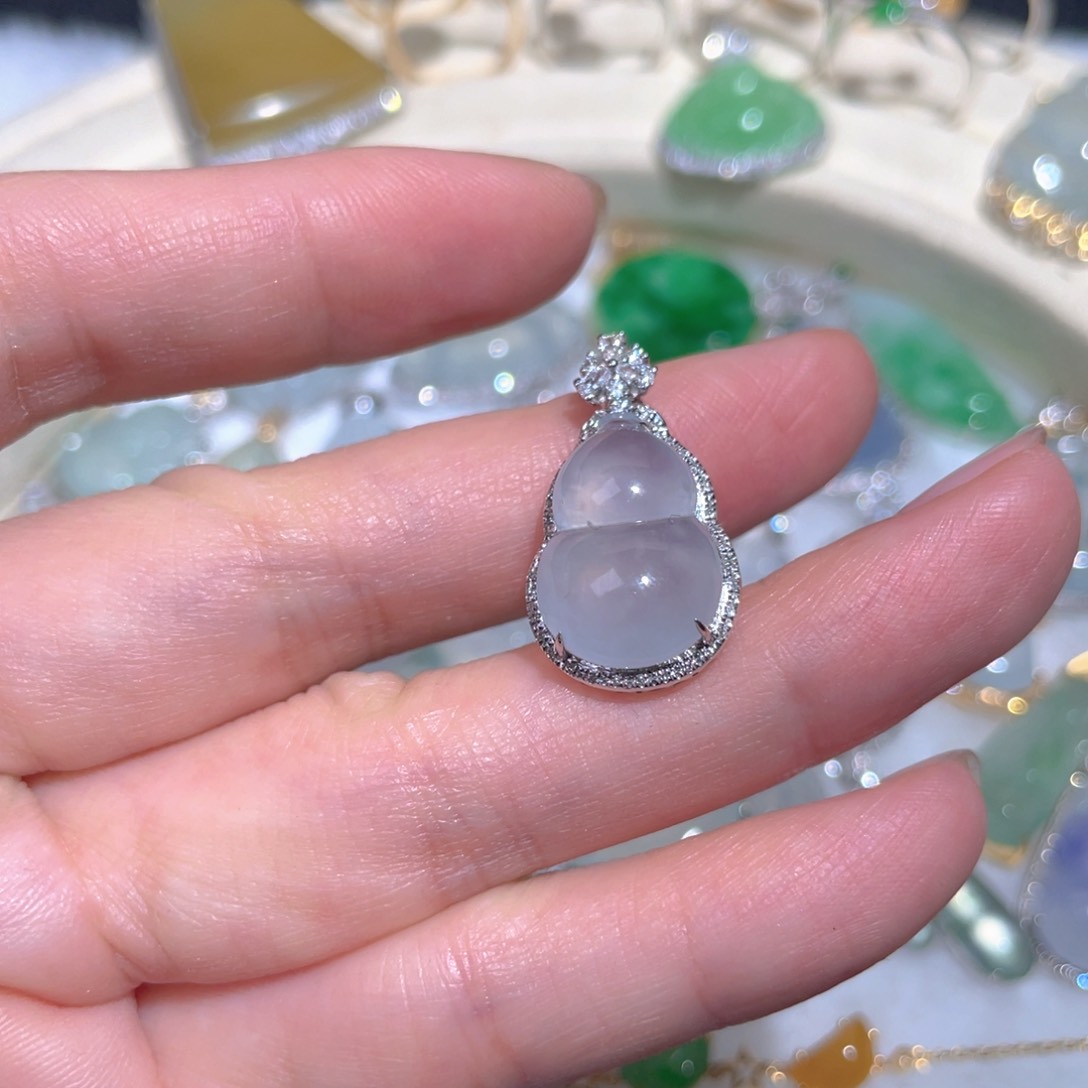 翡翠颈饰18K金镶嵌翡翠