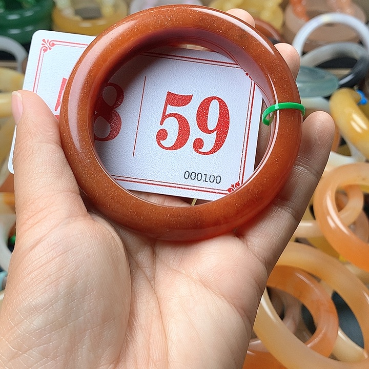 未镶嵌石英质玉（黄龙玉）手镯