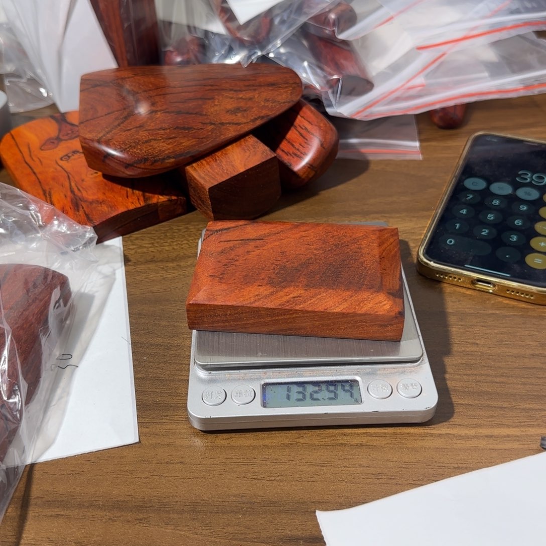 峰***翩木印度小叶紫檀手把件