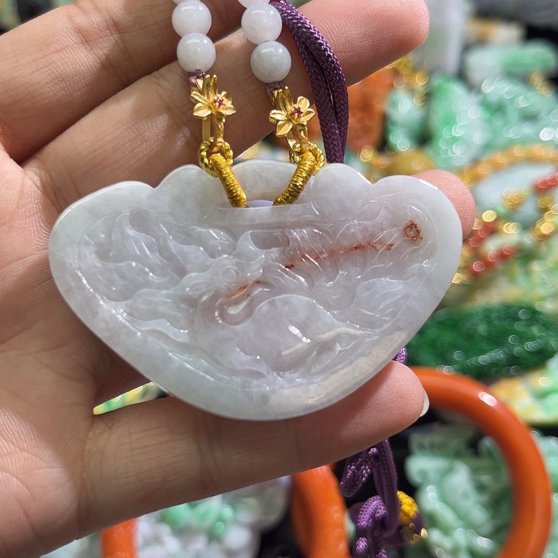 翡翠未镶嵌颈饰待编织