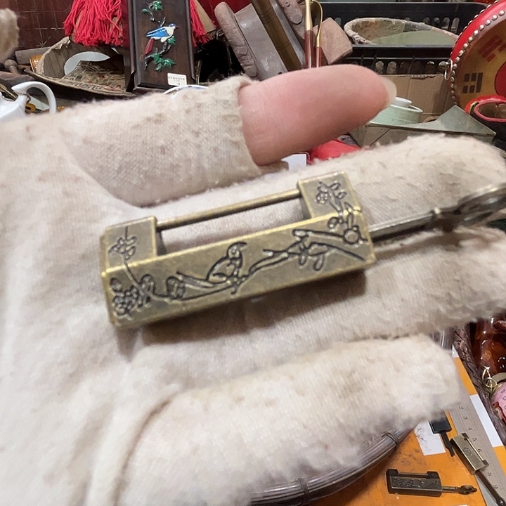 瓷片铜摆件工艺品热卖中