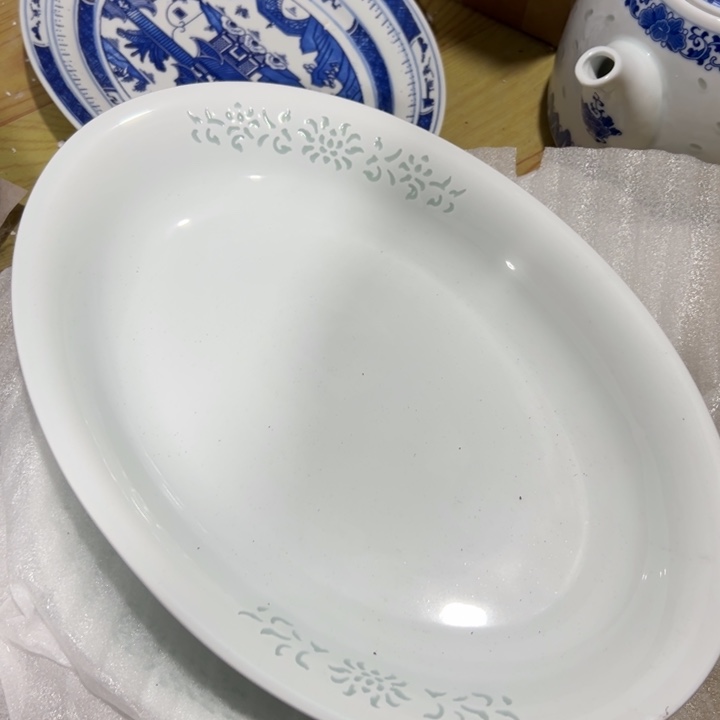 碗隐青釉12寸雕刻牡丹鱼盘