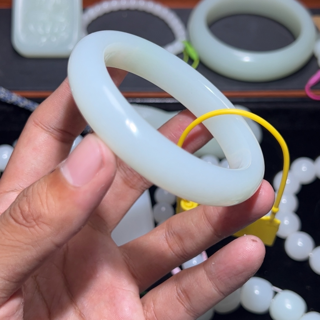 酸***菜和田玉未镶嵌手链