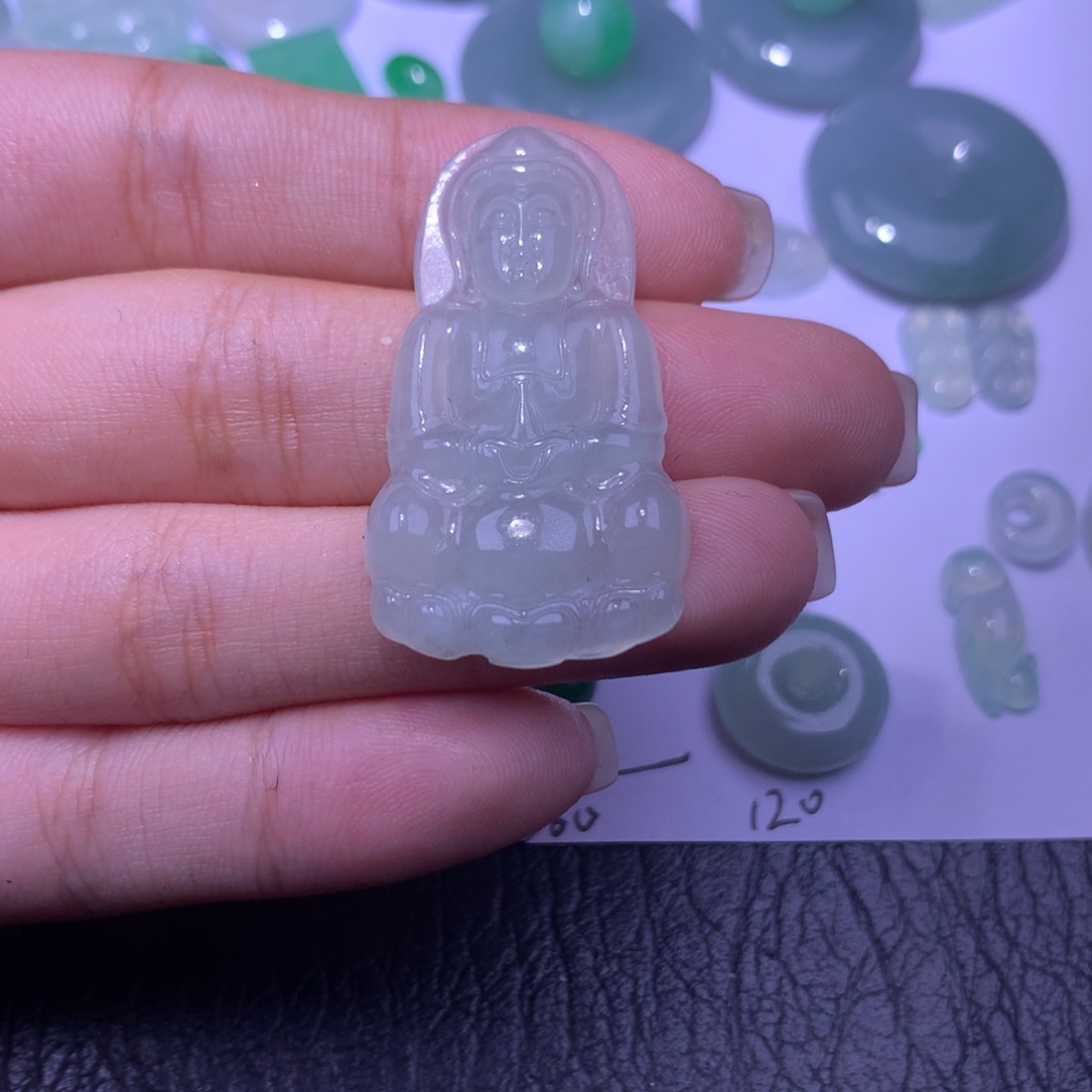 翡翠未镶嵌颈饰观音