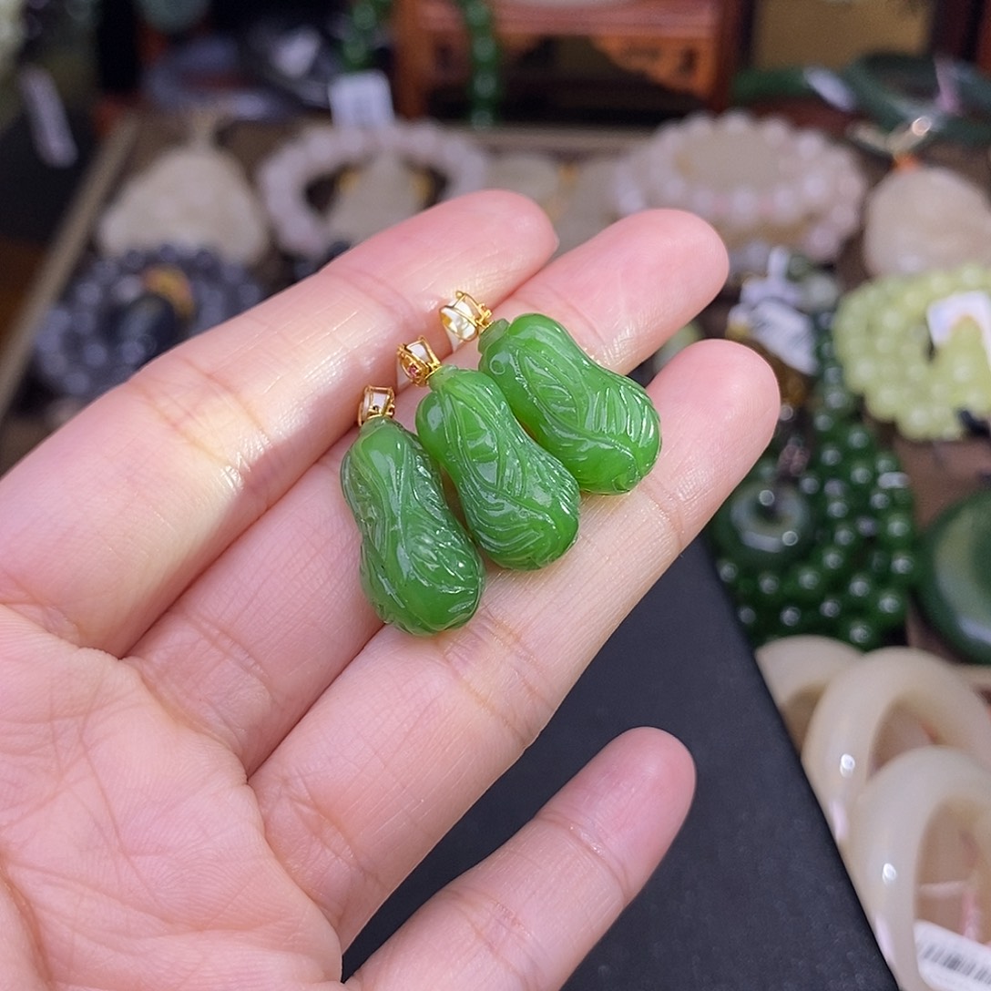 和田玉未镶嵌多样性发一 18.K金碧玉白菜