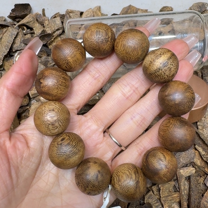 沉香手串白棋沉浮一条