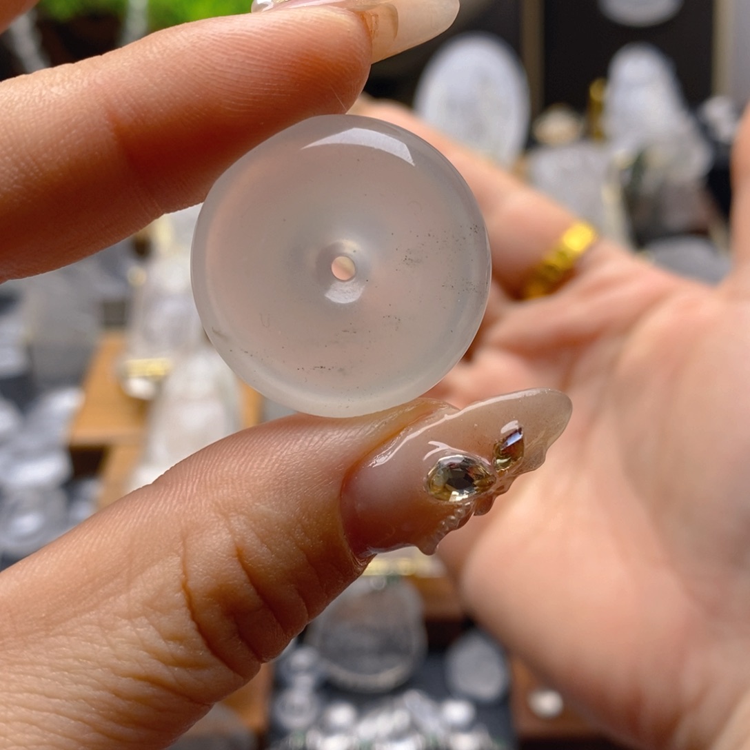 石英质玉颈饰未镶嵌