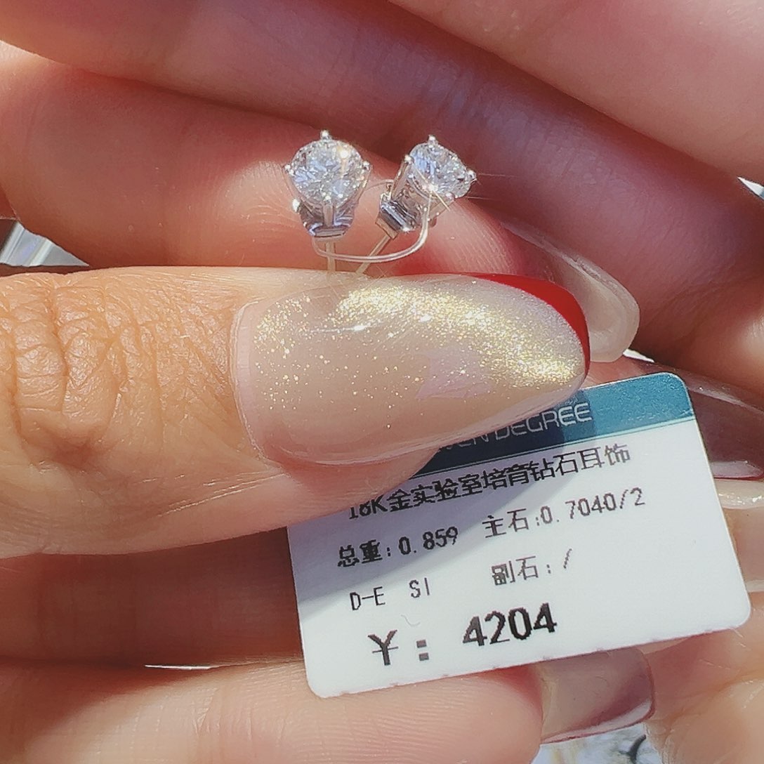 实验室培育钻石18K金镶嵌H****.0.704ct耳钉