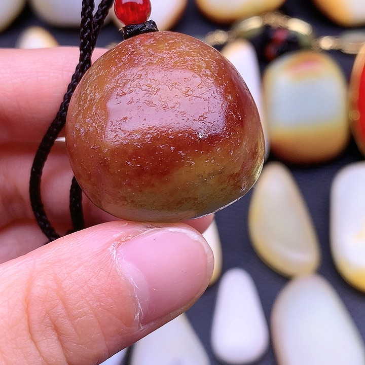 和田玉未镶嵌把件